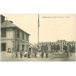 2 cpa 28 CHATEAUDUN. Quartier Kellerman. Militaire Caserne et le dernier Combat 1907