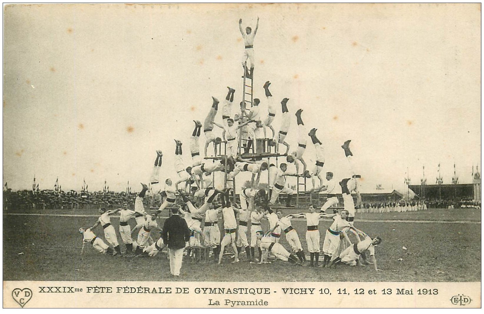 carte postale ancienne 03 VICHY. Fête Fédérale Gymnastique 1913 la Pyramide