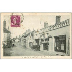 carte postale ancienne 28 CLOYES. Rue du Pont. Pompe à Essence Citroën 1932