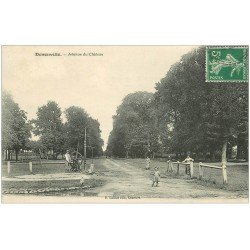 28 DENONVILLE. Avenue du Château. Pompe à eau manuelle et à roue