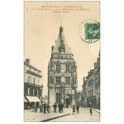 carte postale ancienne 28 DREUX. Ancien Hôtel de Ville avec Agent de Police 1908