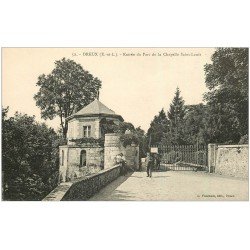 carte postale ancienne 28 DREUX. Chapelle Saint-Louis Entrée du Parc avec Gardien