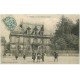carte postale ancienne 28 DREUX. Ecoliers devant Sous-Préfecture 1905