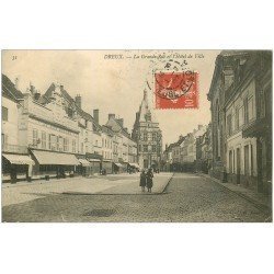 carte postale ancienne 28 DREUX. Grande Rue et Hôtel de Ville 1907. Au Bon Marché et Boucherie Dubois