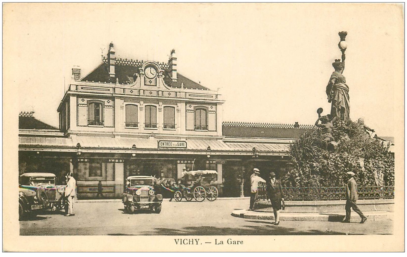 carte postale ancienne 03 VICHY. La Gare