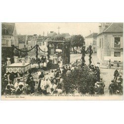 carte postale ancienne 28 DREUX. Procession Fêtye-Dieu et Reposoir Place Saint-Martin