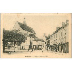 carte postale ancienne 28 EPERNON. Place Hôtel de Ville. Timbre Taxe 1904 avec Chapellerie