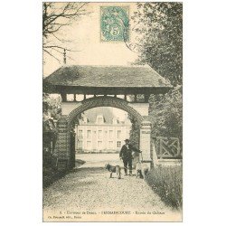 8 FERMAINCOURT. Entrée du Château. Garde Chasse et Chiens 1906