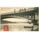 carte postale ancienne 03 VICHY. L'Allier. Curieux sur le Pont 1912 et Pêcheur