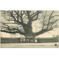 carte postale ancienne 28 LA LOUPE. Ronde autour du Gros Chêne
