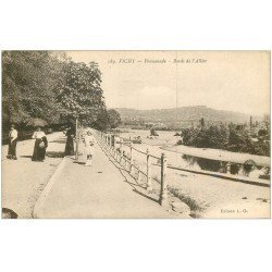 carte postale ancienne 03 VICHY. L'Allier. Promenade