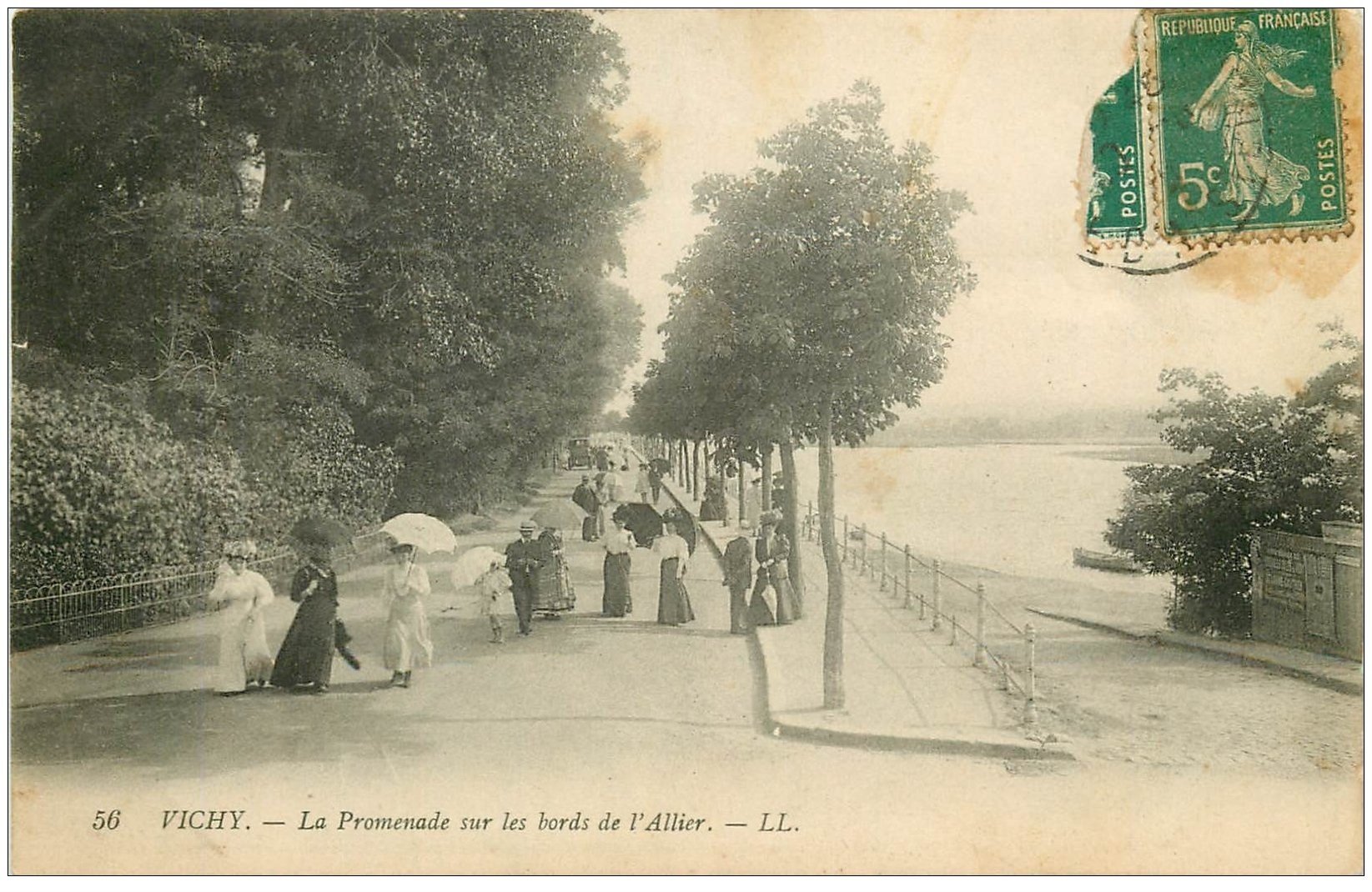 carte postale ancienne 03 VICHY. L'Allier. Promenade vers 1912