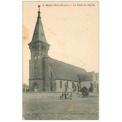 carte postale ancienne 28 MANON. Place de l'Eglise animation