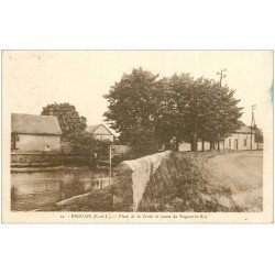 carte postale ancienne 28 PROUAIS. Place de la Croix Route de Nogent-le-Roi 1946