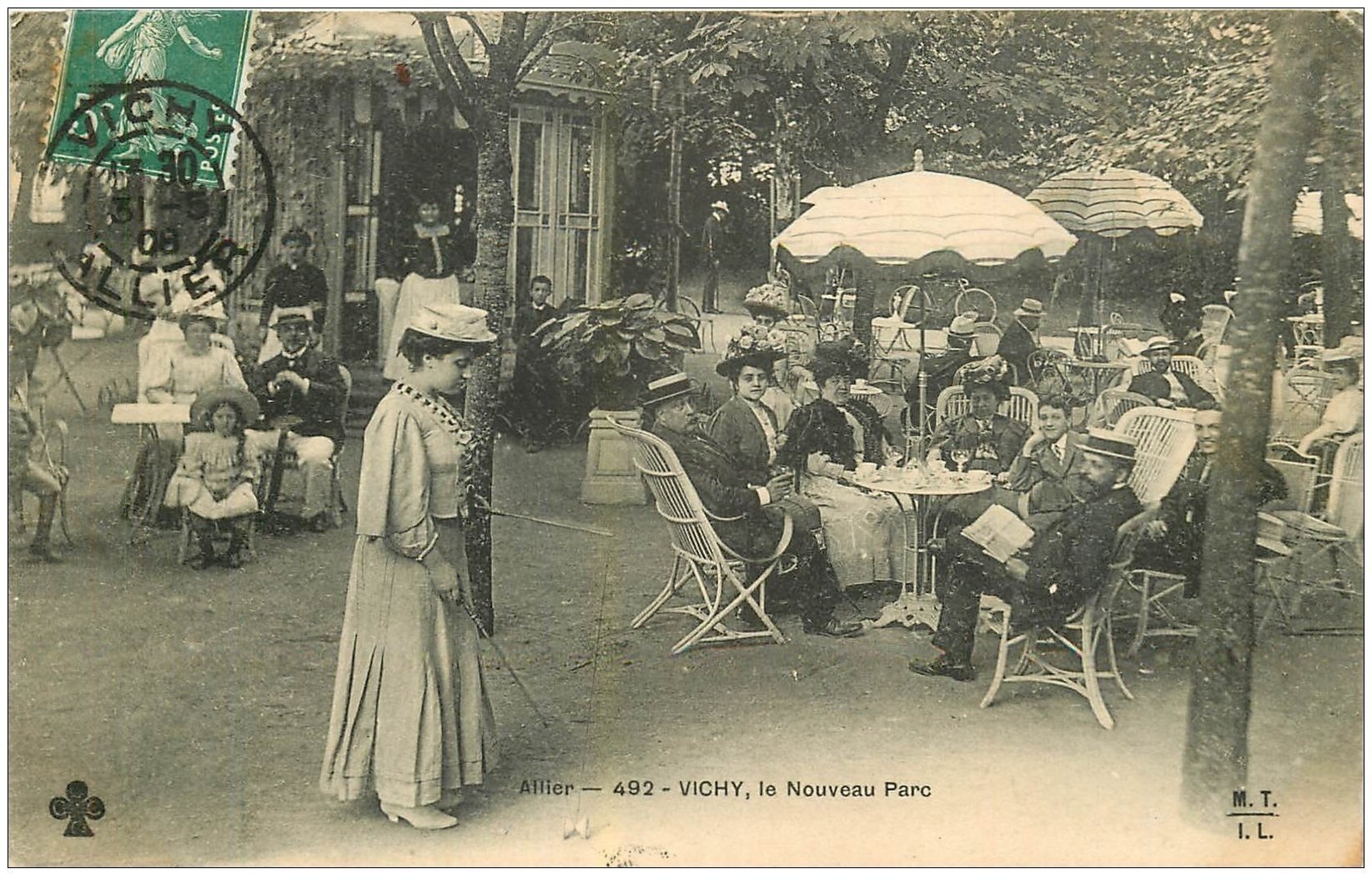 03 VICHY. Le Nouveau Parc 1908. Femme jouant au jeu du Diabolo
