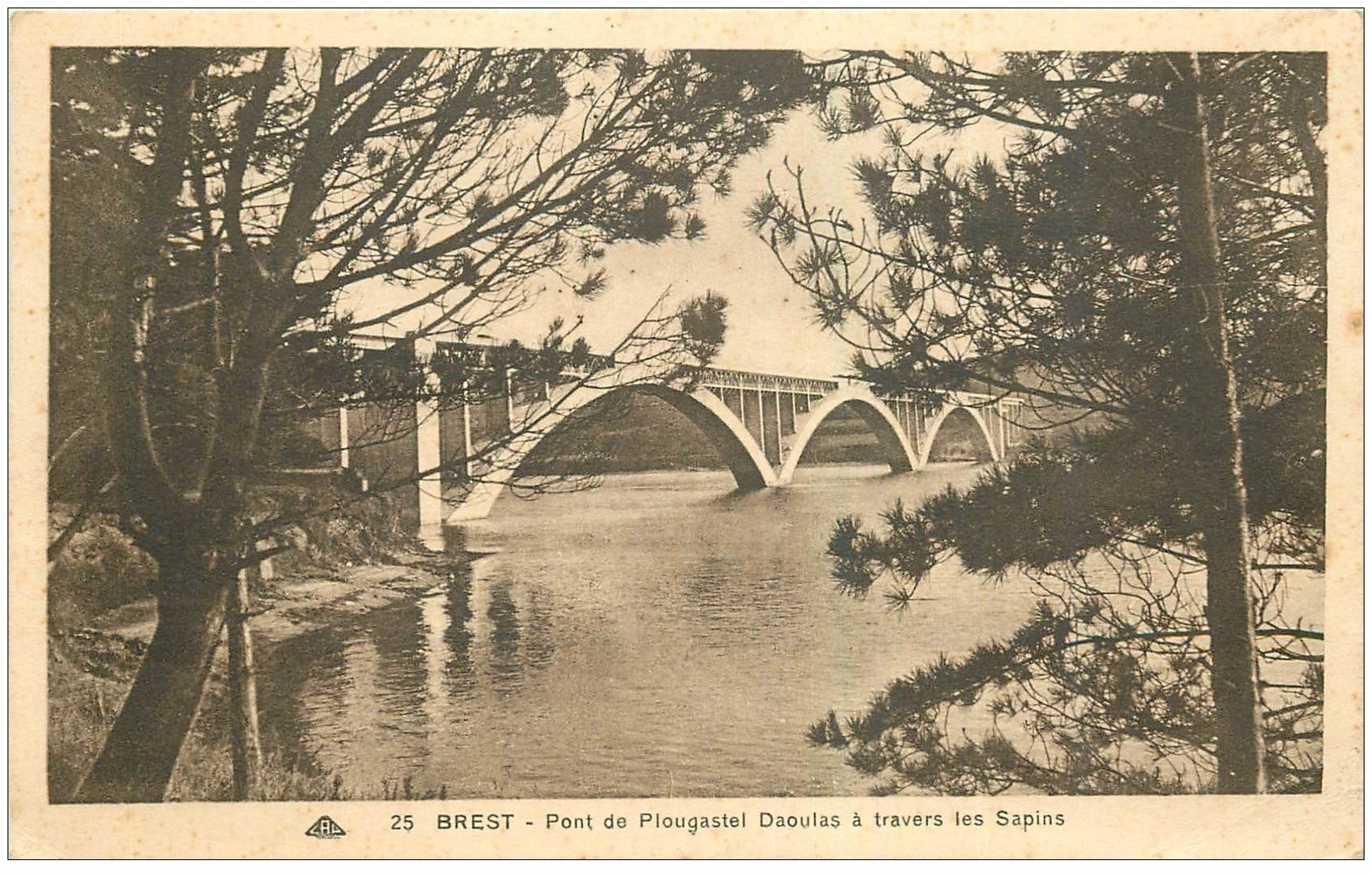 carte postale ancienne 29 BREST. Le Pont de Plougastel Daoulas a travers les sapins n°25