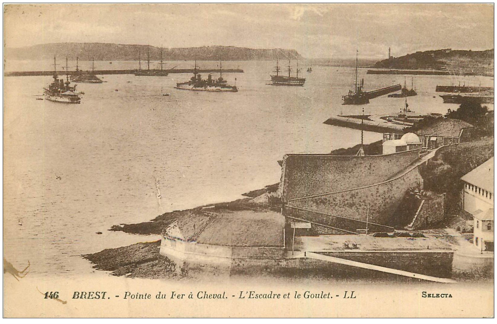 carte postale ancienne 29 BREST. Pointe du Fer à Cheval. Escadre et Goulet 1926