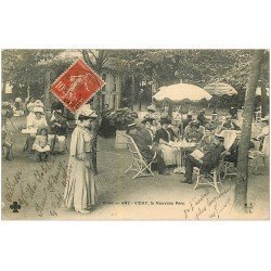 03 VICHY. L'heure du café 1908. Femme jouant au jeu du Diabolo au Nouveau Parc