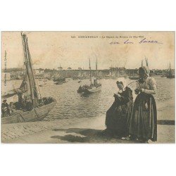 carte postale ancienne 29 CONCARNEAU. Départ du Bâteau de Beg-Meil et Dentellières