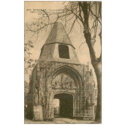 carte postale ancienne 29 DAOULAS. porche Eglise 1921