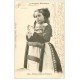 carte postale ancienne 29 HANVEC. Fillette en prière 1903. Mini pli