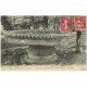 carte postale ancienne 29 HUELGOAT. Homme sur Grande Vasque Château de Rusquiec 1937