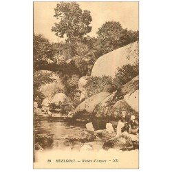 carte postale ancienne 29 HUELGOAT. Lavandières Rivière d'Argent