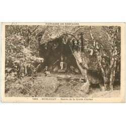 carte postale ancienne 29 HUELGOAT. Personnages Grotte d'Artus 1939