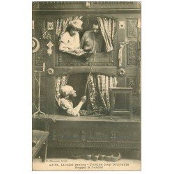 carte postale ancienne 29 LIT-CLOS A ETAGE. Voisins trop bruyants