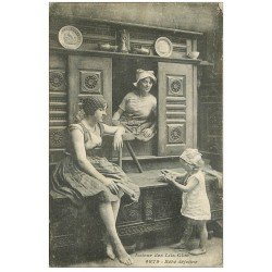 carte postale ancienne 29 LIT-CLOS. Bretagne. Bébé déjeune 1915