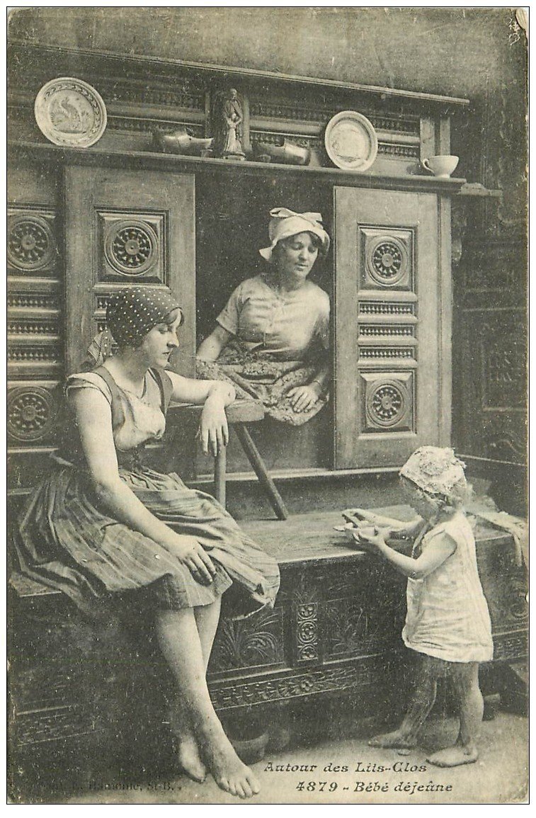 carte postale ancienne 29 LIT-CLOS. Bretagne. Bébé déjeune 1915