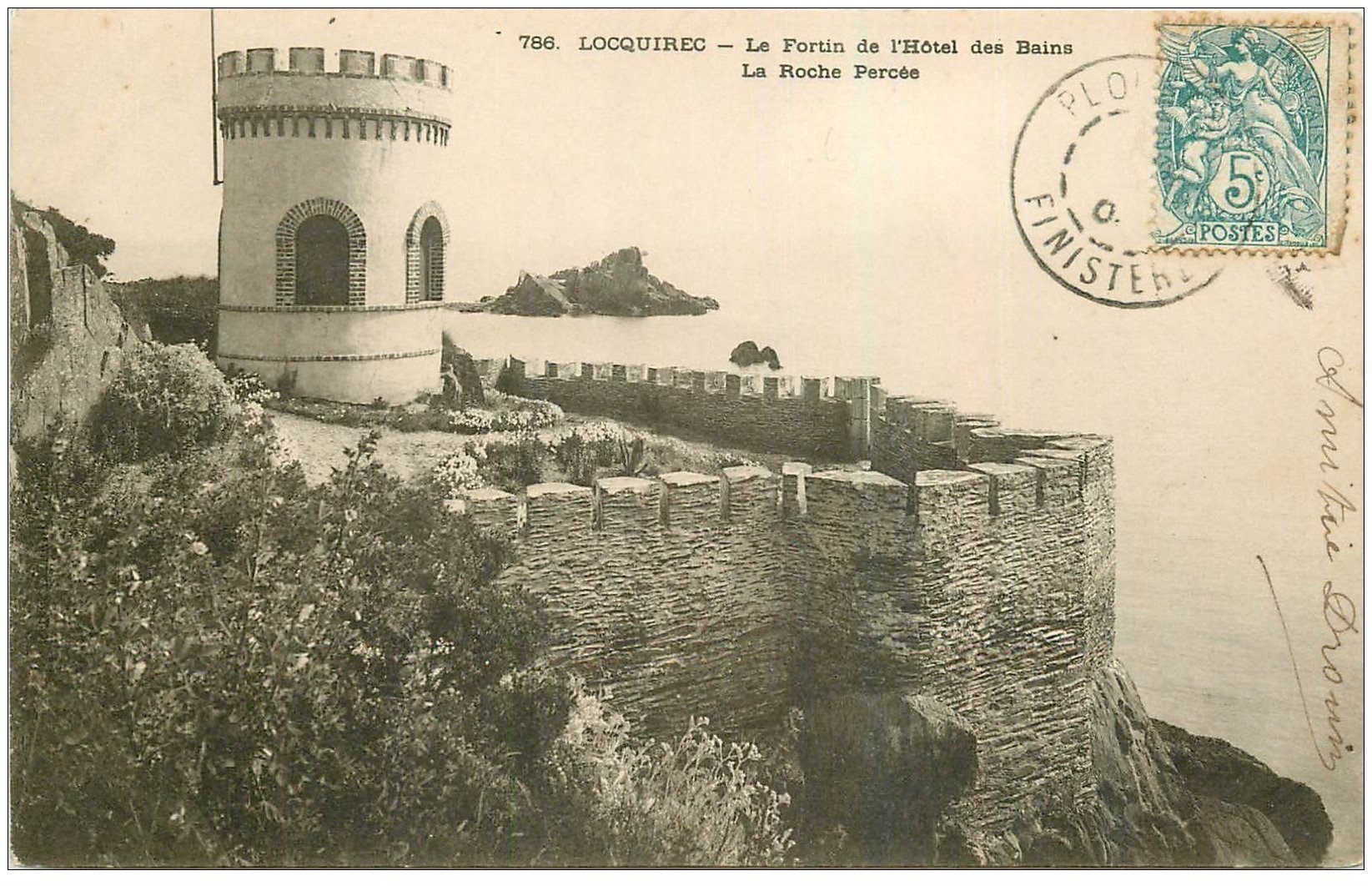 carte postale ancienne 29 LOCQUIREC. Fortin Hôtel des Bains vers 1905. La Roche Percée