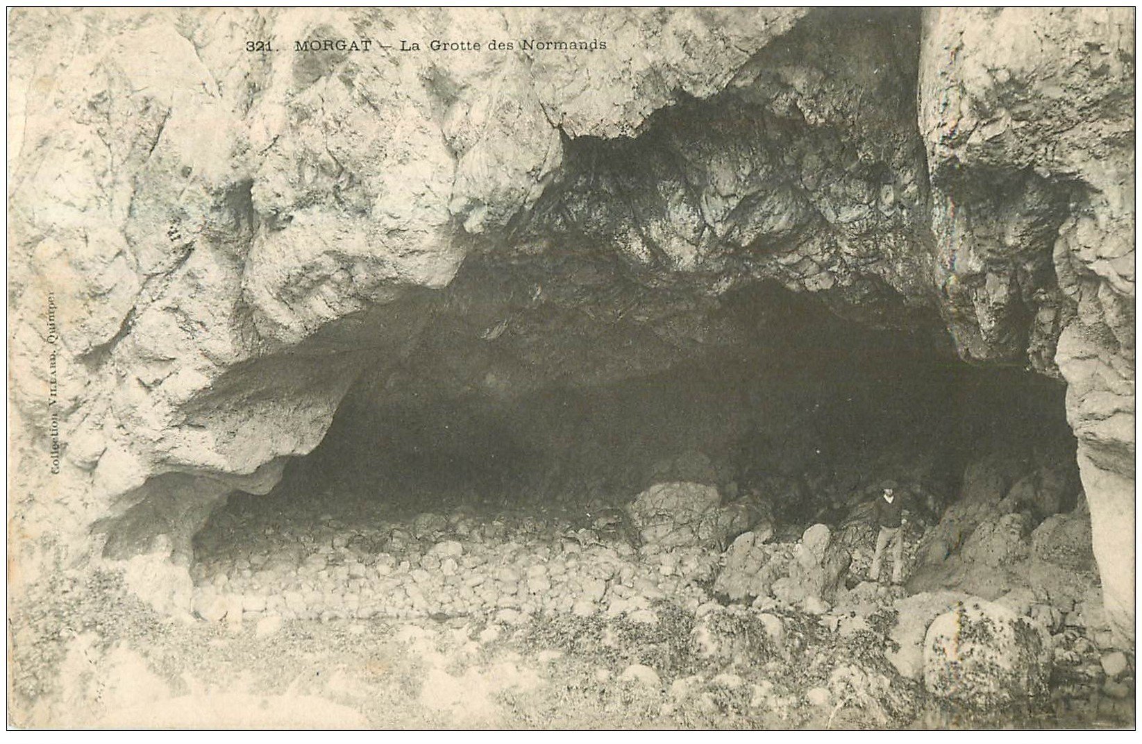 carte postale ancienne 29 MORGAT. Personnage Grotte des Normands