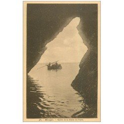 carte postale ancienne 29 MORGAT. Visiteurs Grotte du Foyer