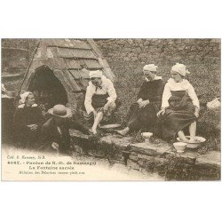 29 NOTRE-DAME DE RUMENGOL. Le Pardon à la Fontaine sacrée. Le lavement des pieds