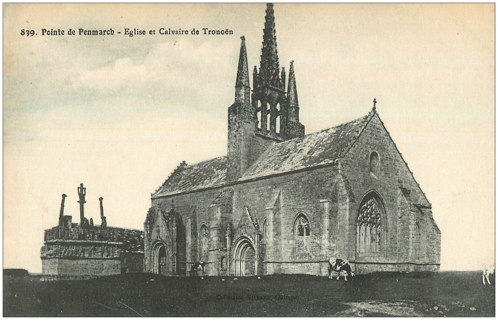 carte postale ancienne 29 PENMARCH. Eglise et Calvaire de Tronoën avec Vaches