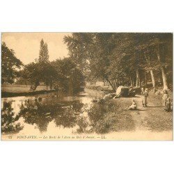 carte postale ancienne 29 PONT-AVEN. Animation Bois d'Amour bords de l'Aven