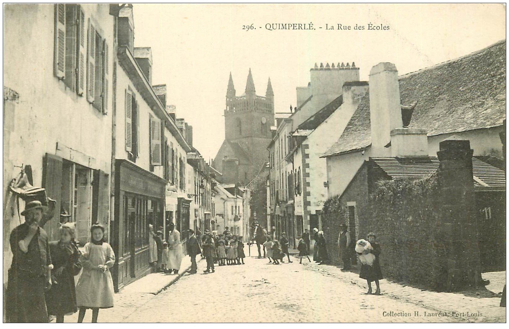 29 QUIMPERLE. La Rue des Ecoles 29 QUIMPERLE. La Rue des Ecoles