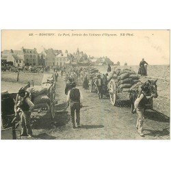 carte postale ancienne 29 ROSCOFF. Arrivée Voitures d'Oignons au Port