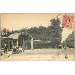 carte postale ancienne 03 VICHY. Parc Galerie couverte vers 1907. Tricycle à moteur...