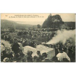 carte postale ancienne 29 SAINT-JEAN-DU-DOIGT. Le Pardon Fusée Feu de Joie