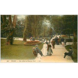 carte postale ancienne 03 VICHY. Parc une Allée