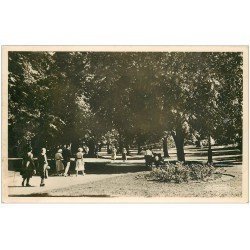 carte postale ancienne 03 VICHY. Parc. Carte photo 1956. Timbre manquant...