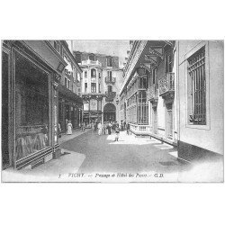 carte postale ancienne 03 VICHY. Passage et Hôtel des Postes
