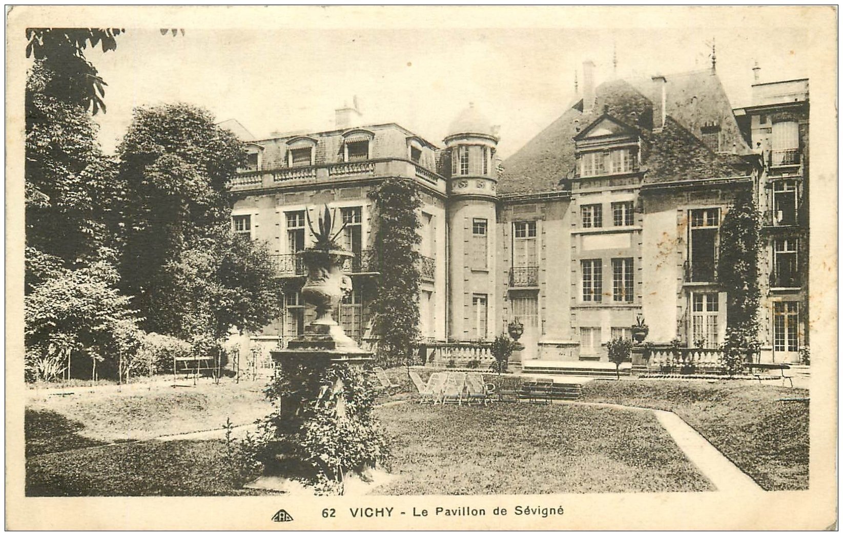 carte postale ancienne 03 VICHY. Pavillon Sévigné 1931. C.A.P