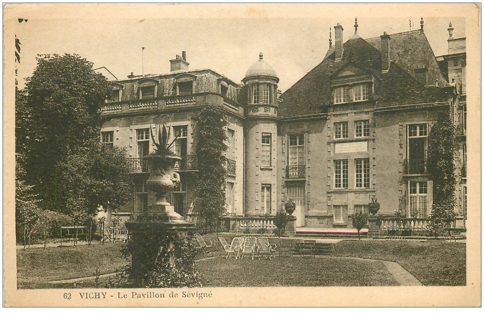 carte postale ancienne 03 VICHY. Pavillon Sévigné 1932