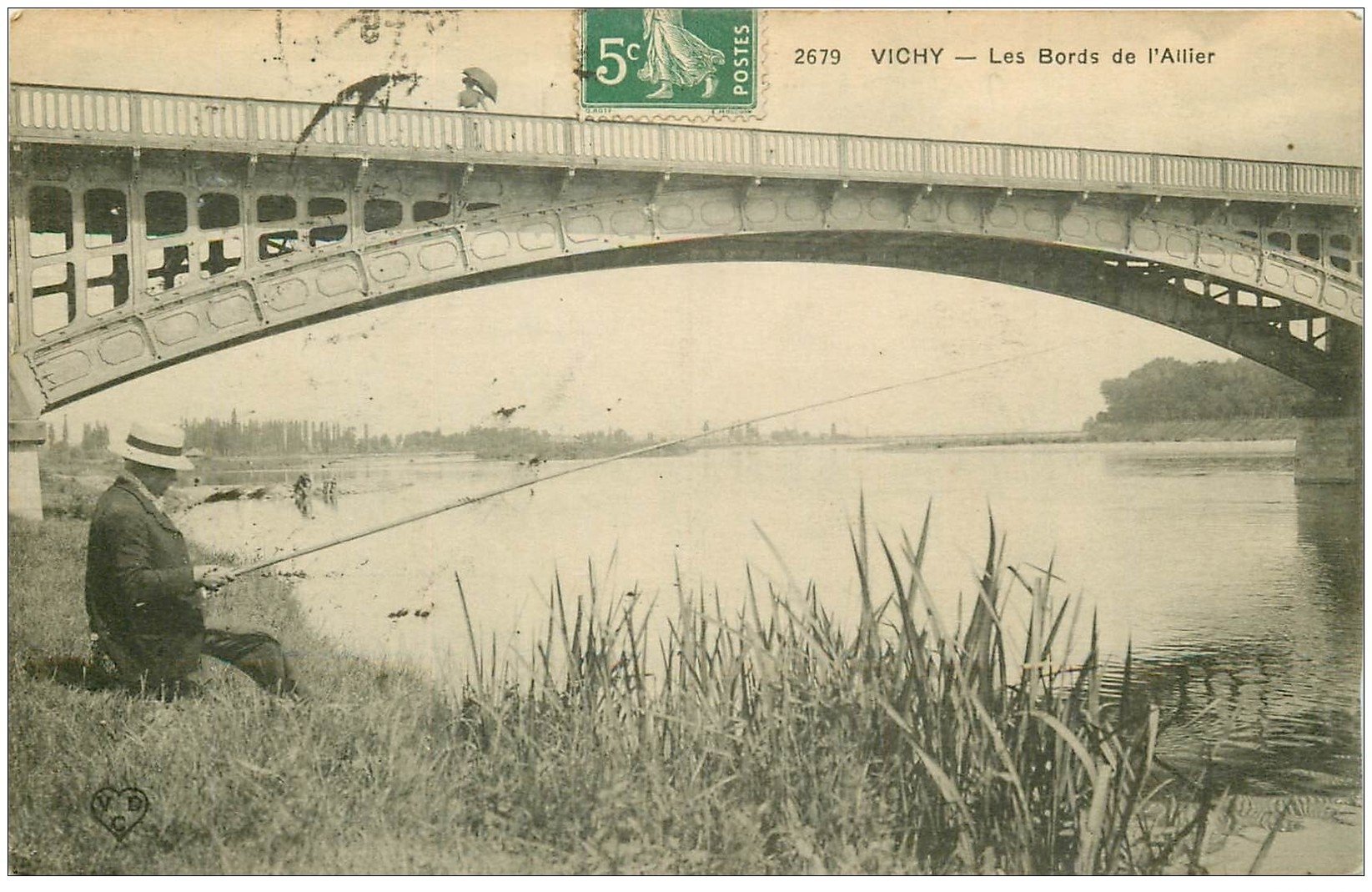 carte postale ancienne 03 VICHY. Pêcheur sur l'Allier 1912