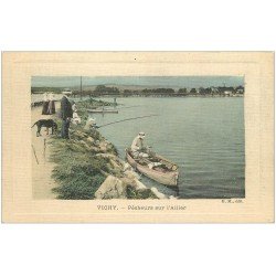 carte postale ancienne 03 VICHY. Pêcheur sur l'Allier. Carte toilée