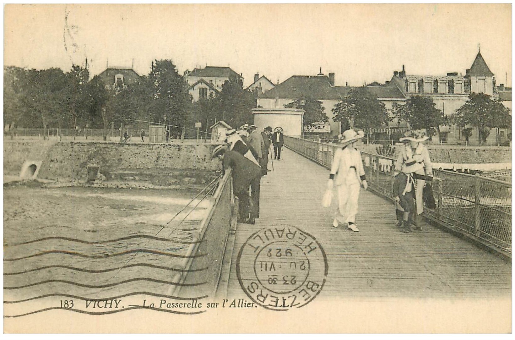 03 VICHY. Pêcheurs sur la Passerelle 1922