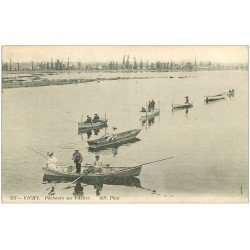 carte postale ancienne 03 VICHY. Pêcheurs sur l'Allier 1917